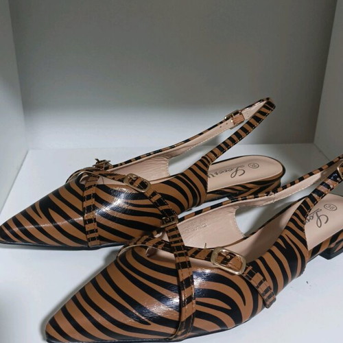 Pointed Slingback Shoes with Cross Straps