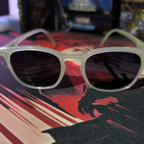 Izipizi sunglasses like new, mint color