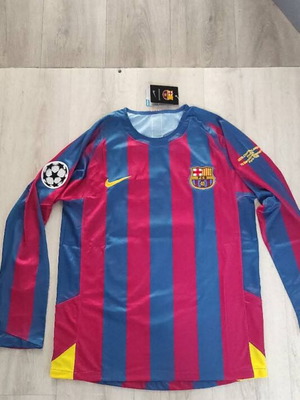 Barcelona 2005-06 Medium jersey like new with Ronaldinho name and number
