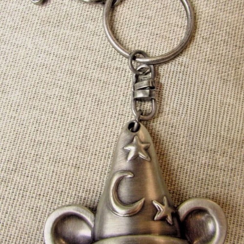 Disney Sorcerer's Hat Keychain new, pewter