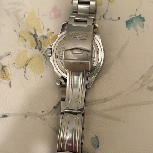 Invicta wristwatches, 2 pieces, green quartz and black automatic