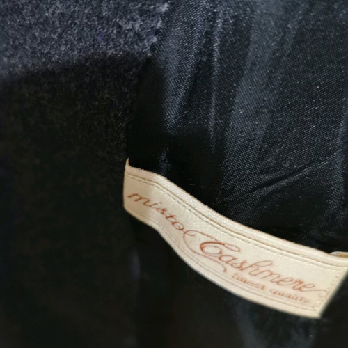 Men's coat like new, size medium, black