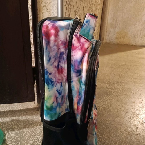 School trolley bag used with functional zippers and wheels