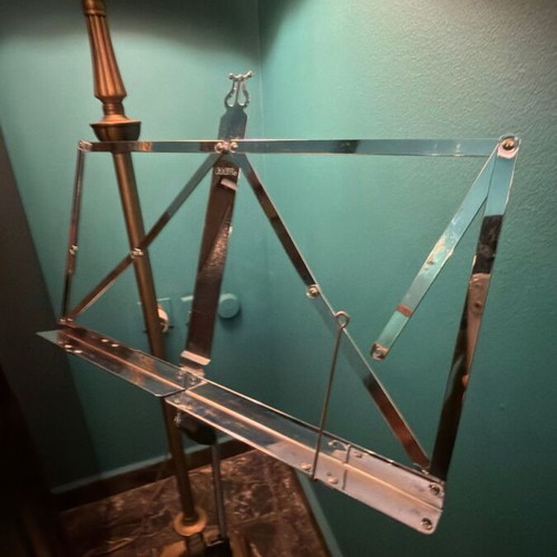 Folding metal music stand like new with carrying case