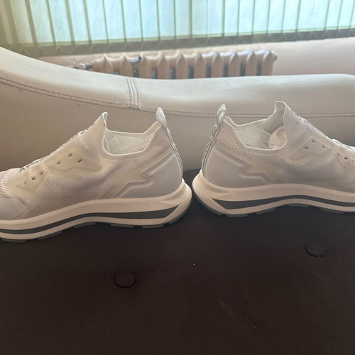 Emotion Armani EA7 shoes like new, size 44.5, white elegant