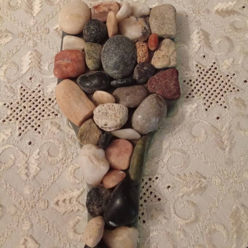Mirror with pebble decoration