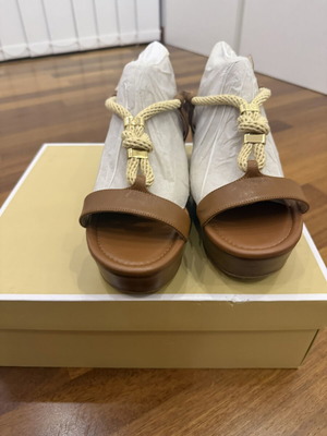 Michael Kors πλατφόρμες πέδιλα μέγεθος 40,5 μεταχειρισμένα, καφέ χρώμα