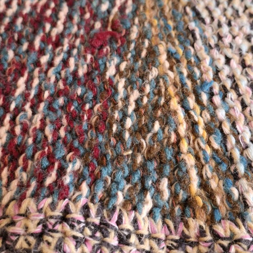 Handmade knitted rug 140cm like new, heavy and stable