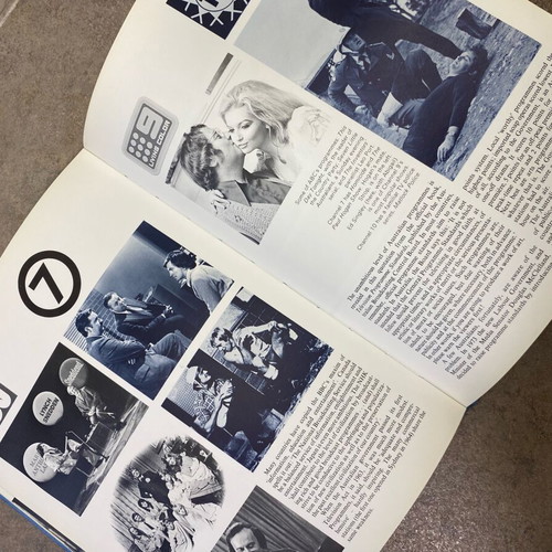 Understanding Television book used, English, 1971