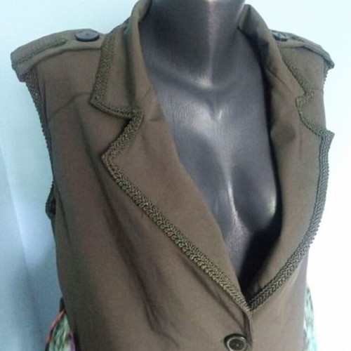 Women's vest like new with decorative cords and Thumbelina details
