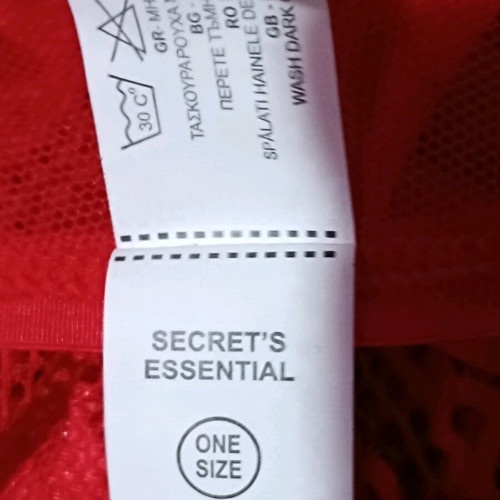 String lingerie new, red, one size with lace and heart detail