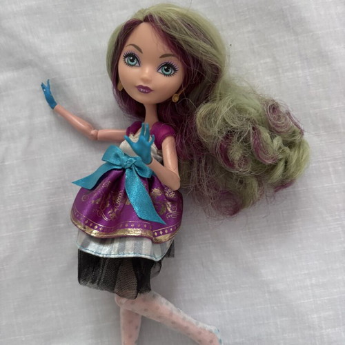 Ever After High Maddie Hatter doll used, missing accessories