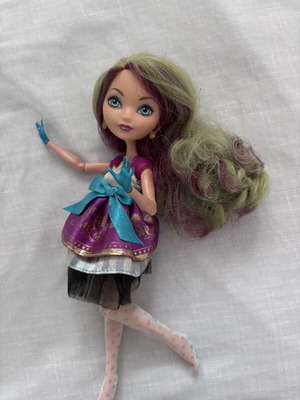 Ever After High Maddie Hatter doll used, missing accessories