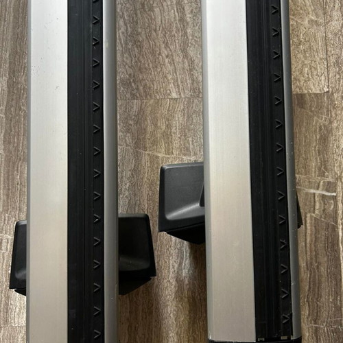 Thule WingBar Evo 135cm roof bars set with bases and Nissan Qashqai kit like new
