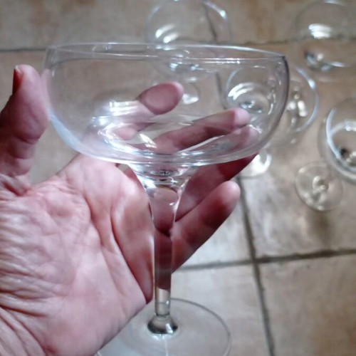 Set of 2 glass salad bowls with 5 champagne glasses