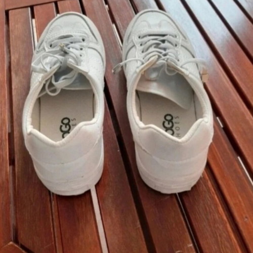 GoGo Shoes white athletic shoes size 36 used