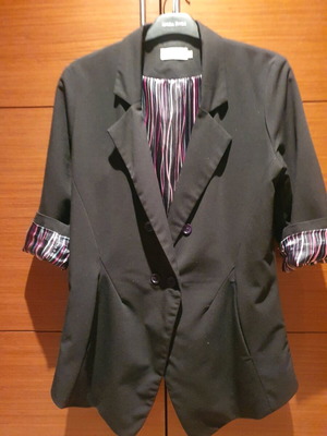 Women's jacket like new, black with sleeve design