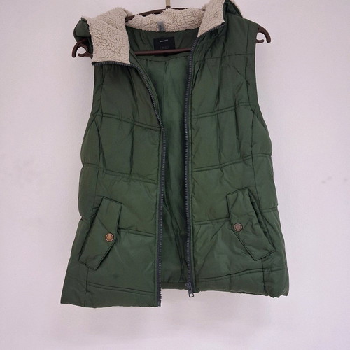 Only women's vest size M used, green