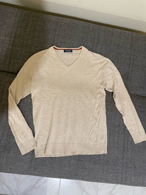Bershka beige sweater with V neckline like new