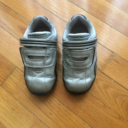 Sergio Tacchini kids sports shoes used, size 22