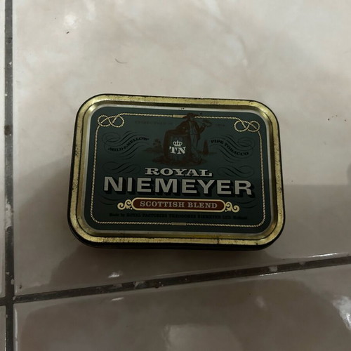 Metal Royal Niemeyer tin box used, 1970s vintage