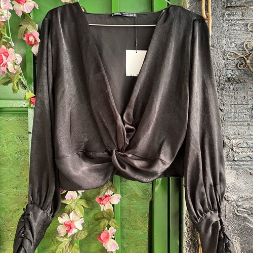 Zara long sleeve black top brand new, size large