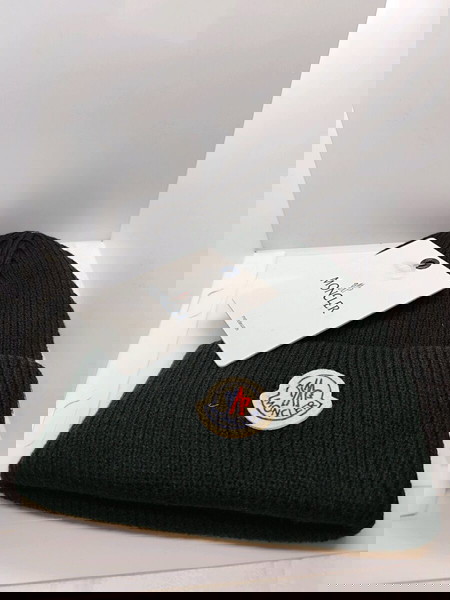 Moncler μαύρο σκουφάκι