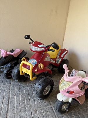 Παιδική γουρούνα ride-on σε κόκκινο και κίτρινο