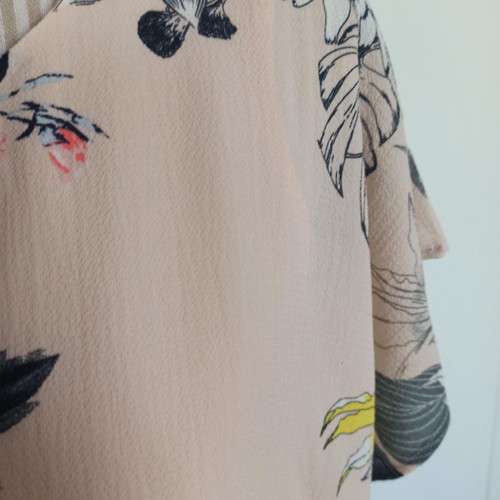 Vero Moda blouse new, crepe fabric, size S-M