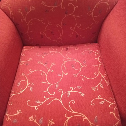 Living room armchair like new with wooden legs and removable cushion