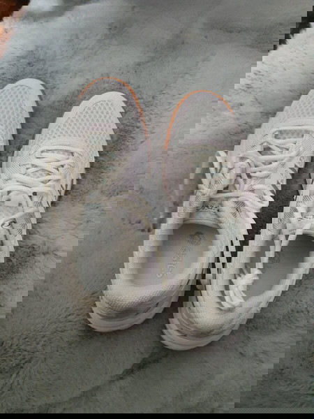 Αθλητικά παπούτσια γυναικεια asics