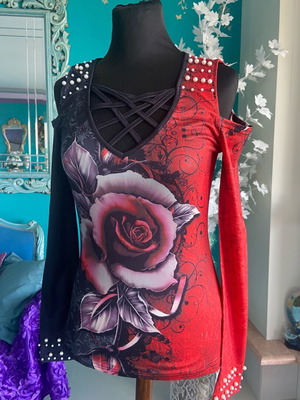 Gothic blouse new with rose and pearls size M