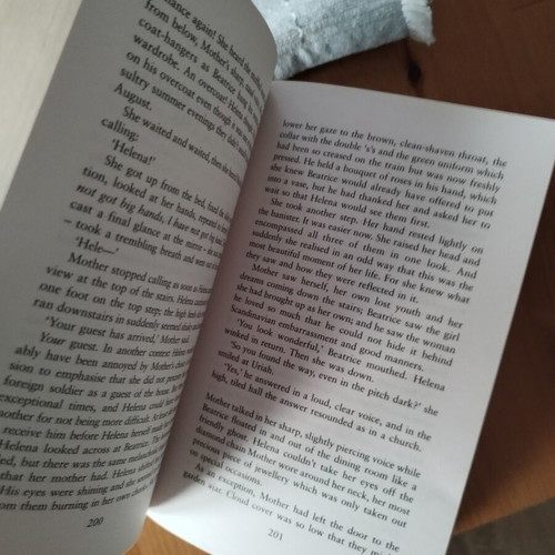 The Redbreast by Jo Nesbo like new, English