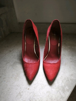 Γόβες Blanco κόκκινες σαν καινούργιο μέγεθος 40 με δερμάτινο πάτο