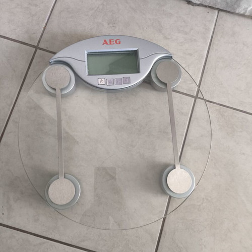 AEG digital scale with body fat measurement like new