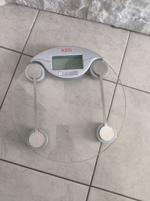 AEG digital scale with body fat measurement like new