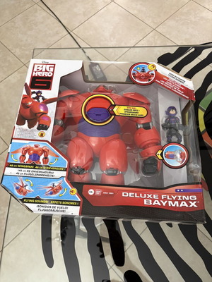 Disney Big Hero 6 Deluxe Flying Baymax φιγούρα με φιγούρα Hiro, άνοιγμα φτερών 46 εκ.