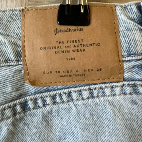 Mini denim skirt Stradivarius like new, light blue with frayed edges