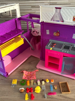 Barbie Fresh 'N' Fun Food Truck used, mobile food cart with accessories