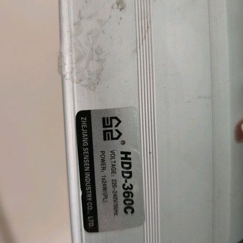 Fluorescent light for aquarium used, missing plug