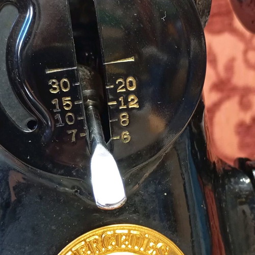Ραπτομηχανή Mercedes σαν καινούργιο, κλασική vintage σε βαλιτσάκι