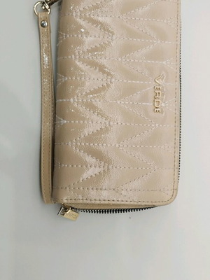 Verde women's wallet like new, beige