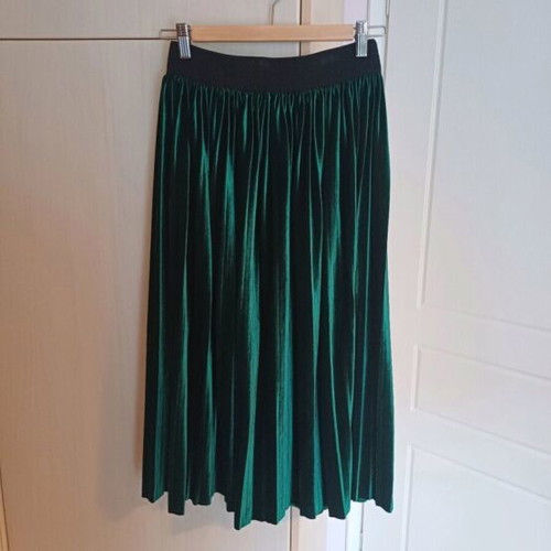 Wardrobe with 5 dresses, 3 skirts and Zic Zac coat like new