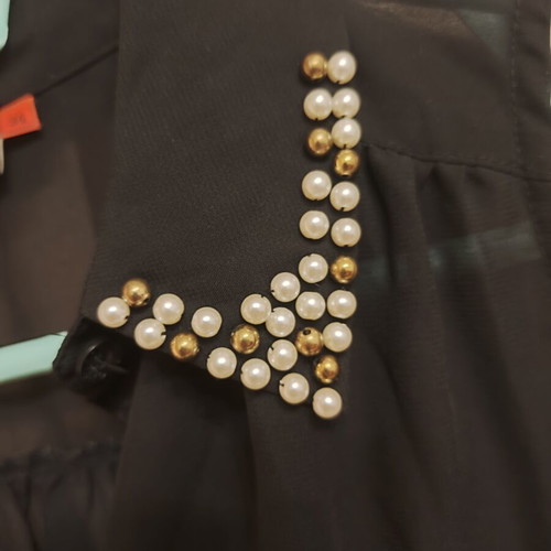 Sleeveless women's shirt Only black XS like new, see-through with pearl collar