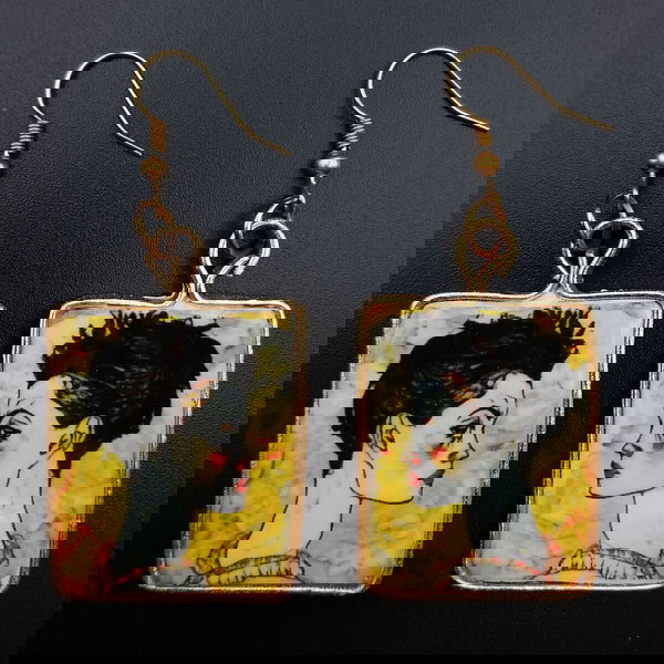 ΚΑΙΝΟΥΡΓΙΑ σκουλαρίκια, 6,5 x 2,5cm. Με εντυπωσιακή γυναικεία μορφή εμπνευσμένη από τον Egon Schiele