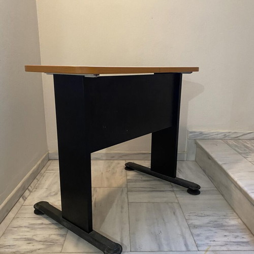 Desk table used, in excellent condition, 3 available