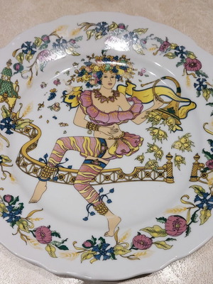 Collectible Ole Winther porcelain wall plate like new