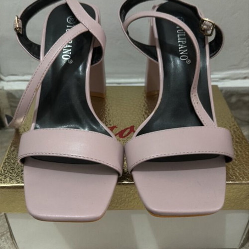 Lilac sandals size 37 with 9 cm heel like new