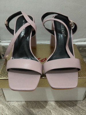 Lilac sandals size 37 with 9 cm heel like new