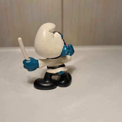 Smurf Schleich Miniature Policeman Smurf 1981 like new